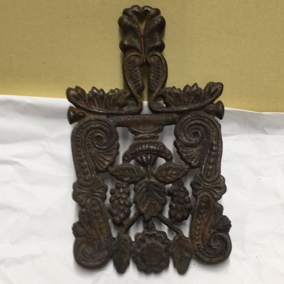 Vintage Cast Iron Pot Holder Hot Plate - Picture 9 of 9